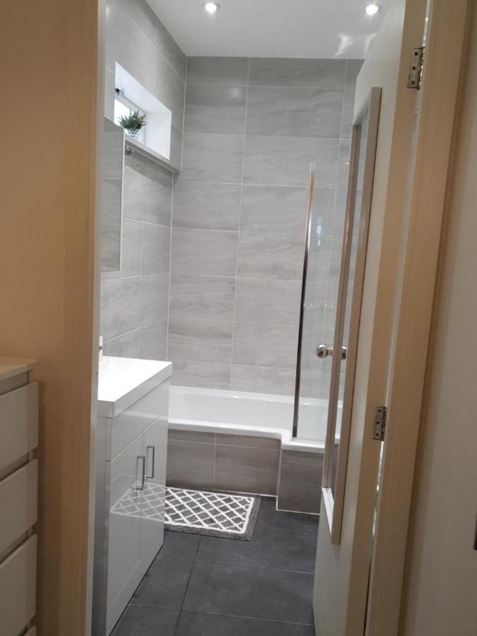 شقة Star London Brent Street Cosy 1-Bed Hideaway هيندون المظهر الخارجي الصورة